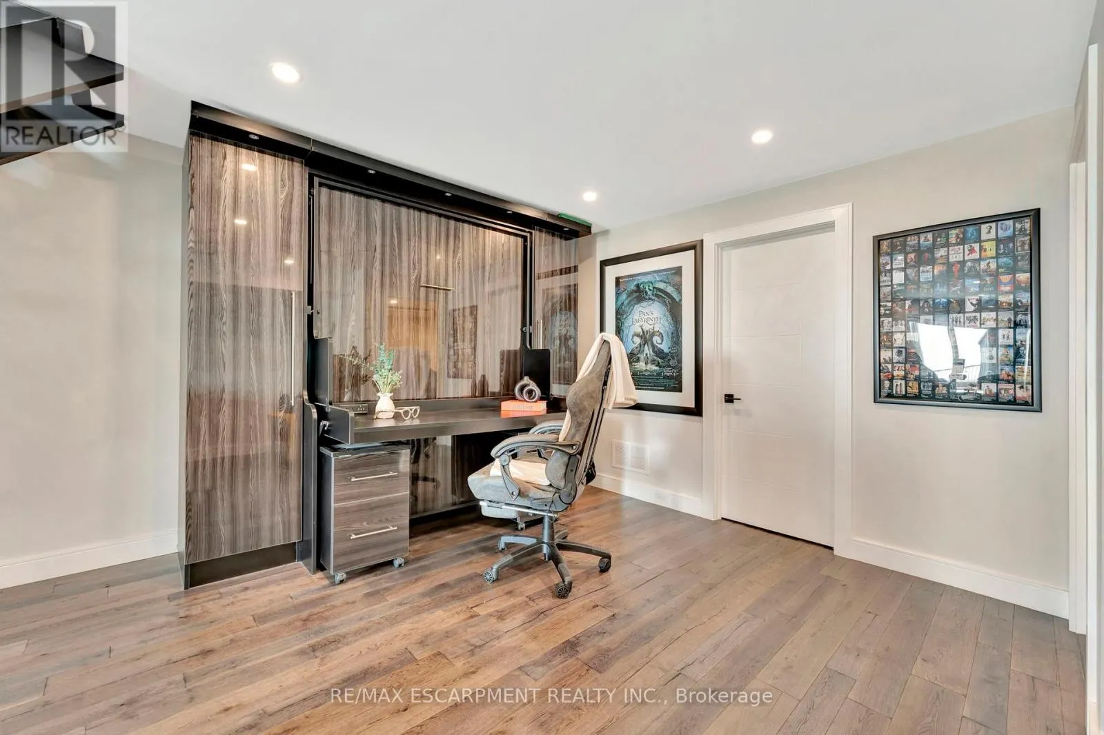 3 - 2136 OLD LAKESHORE ROAD