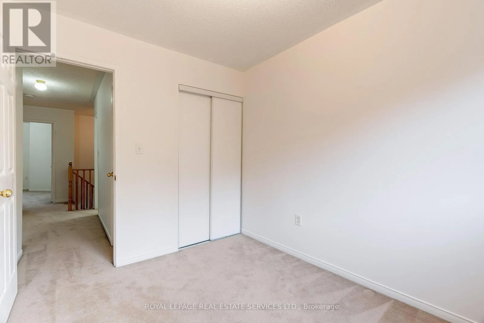 363 RAVINEVIEW WAY