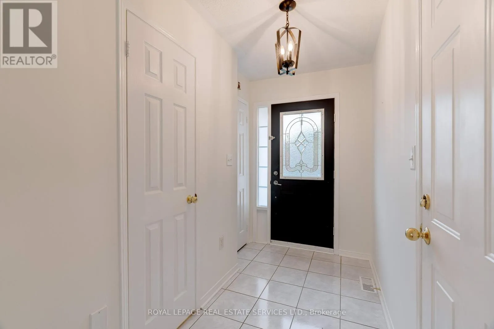 363 RAVINEVIEW WAY