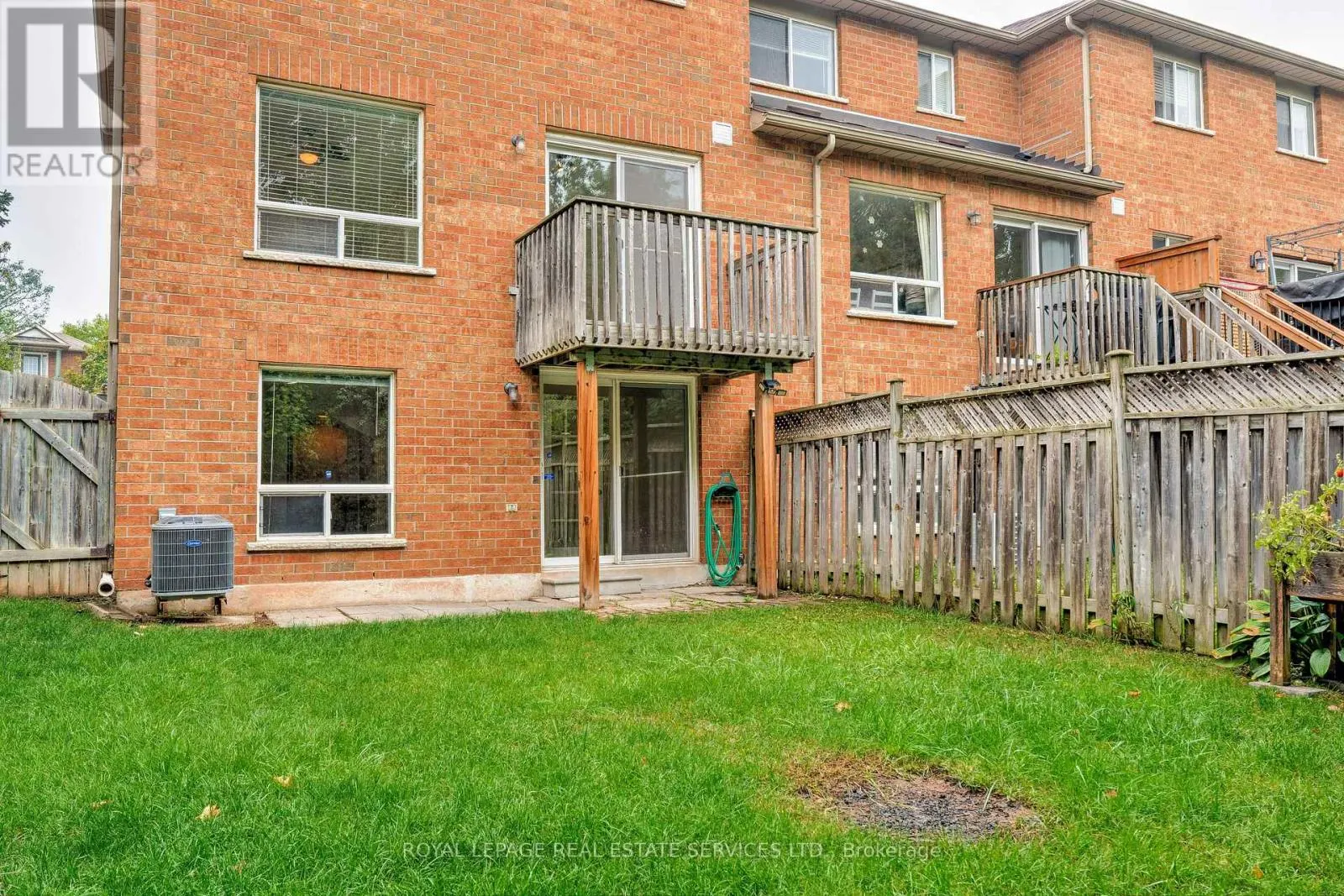363 RAVINEVIEW WAY