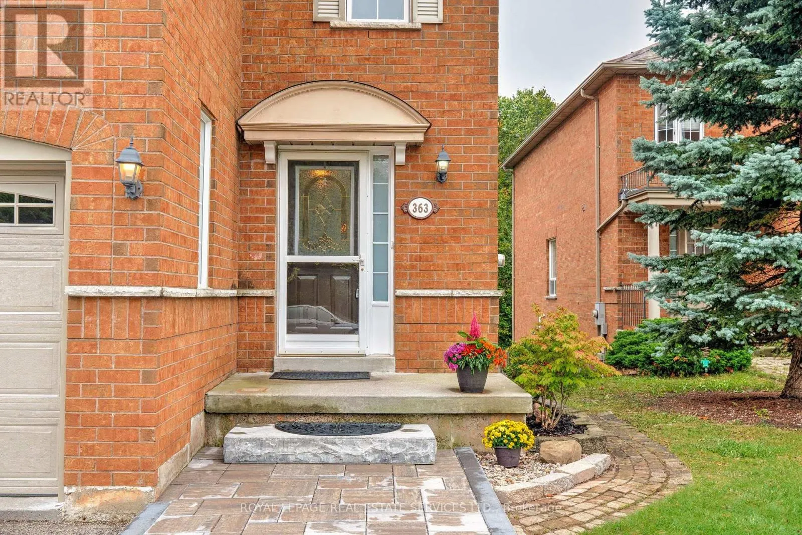 363 RAVINEVIEW WAY