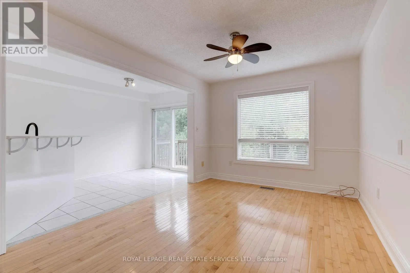 363 RAVINEVIEW WAY