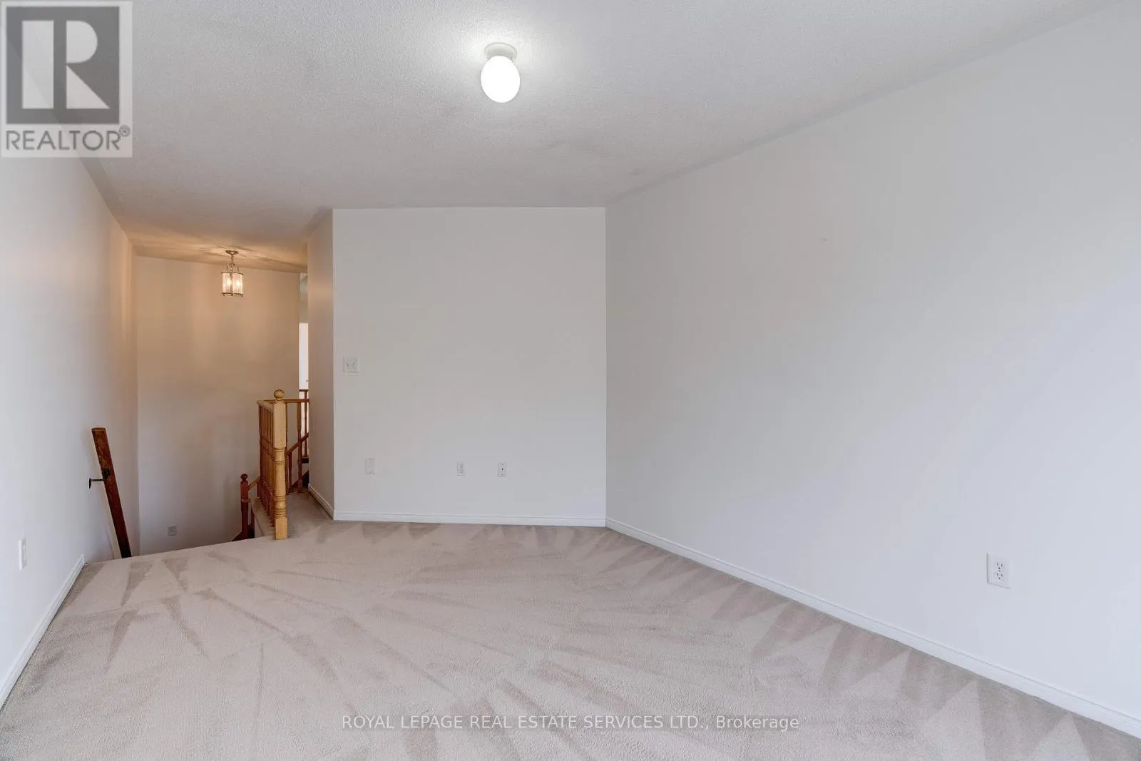 363 RAVINEVIEW WAY