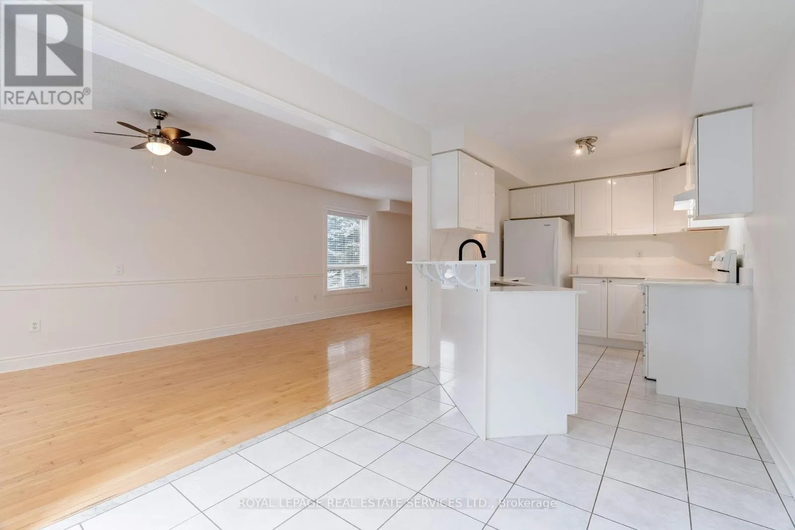 363 RAVINEVIEW WAY