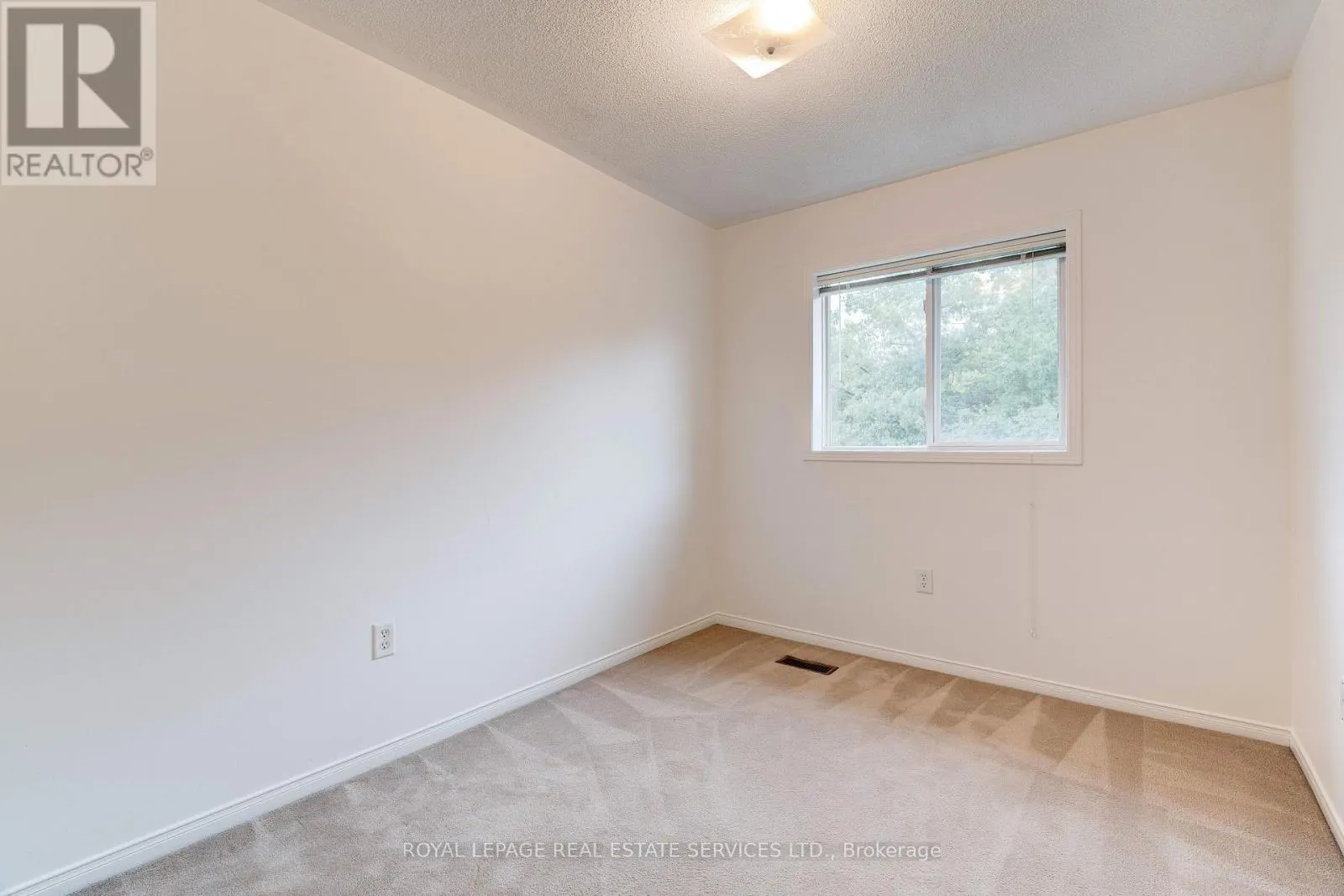363 RAVINEVIEW WAY
