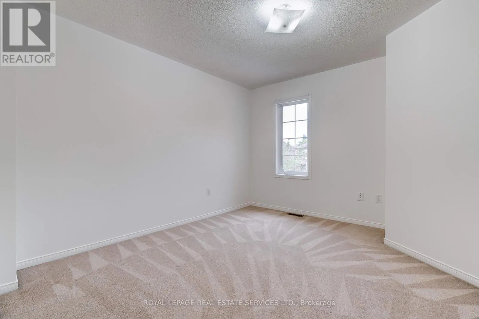 363 RAVINEVIEW WAY