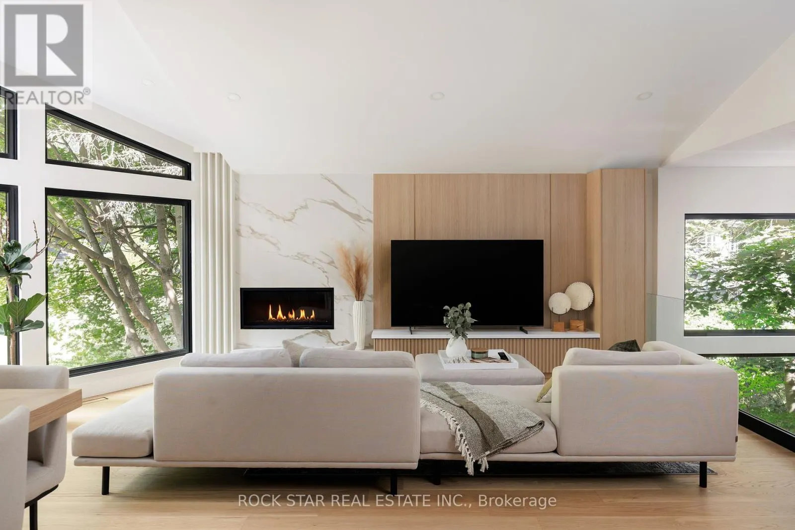 1113 GREENOAKS DRIVE