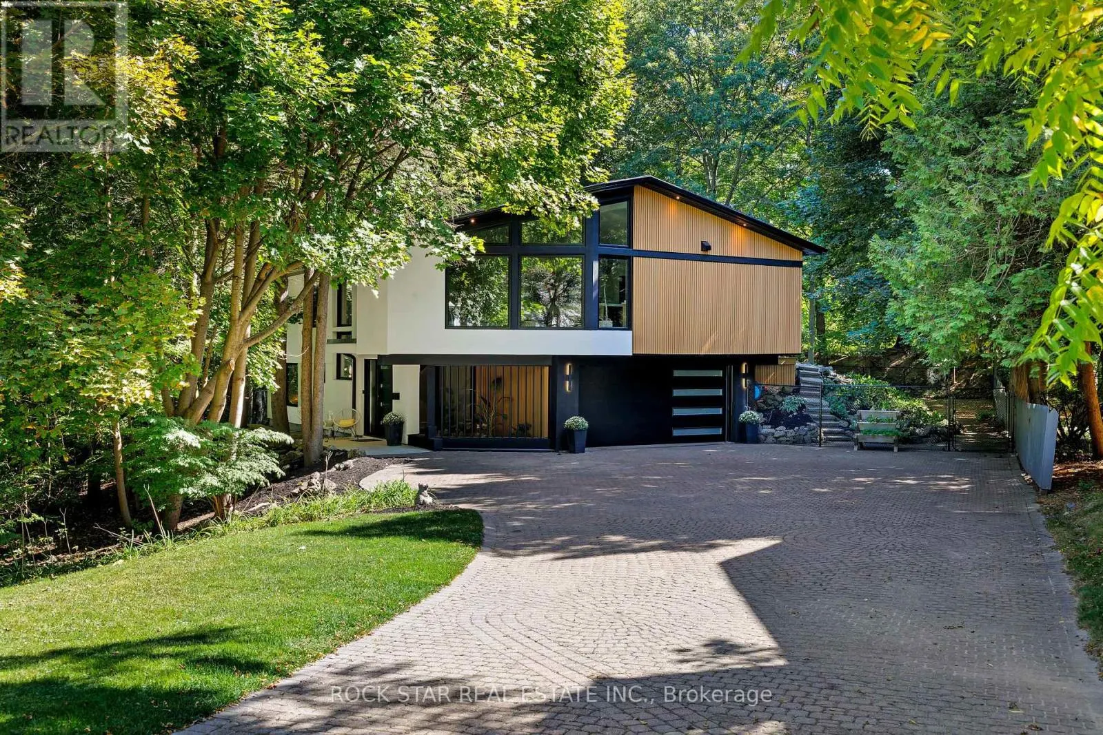 1113 GREENOAKS DRIVE