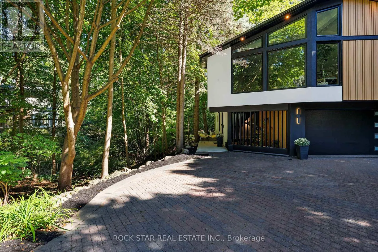 1113 GREENOAKS DRIVE