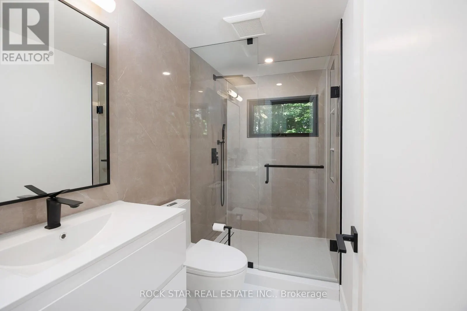 1113 GREENOAKS DRIVE