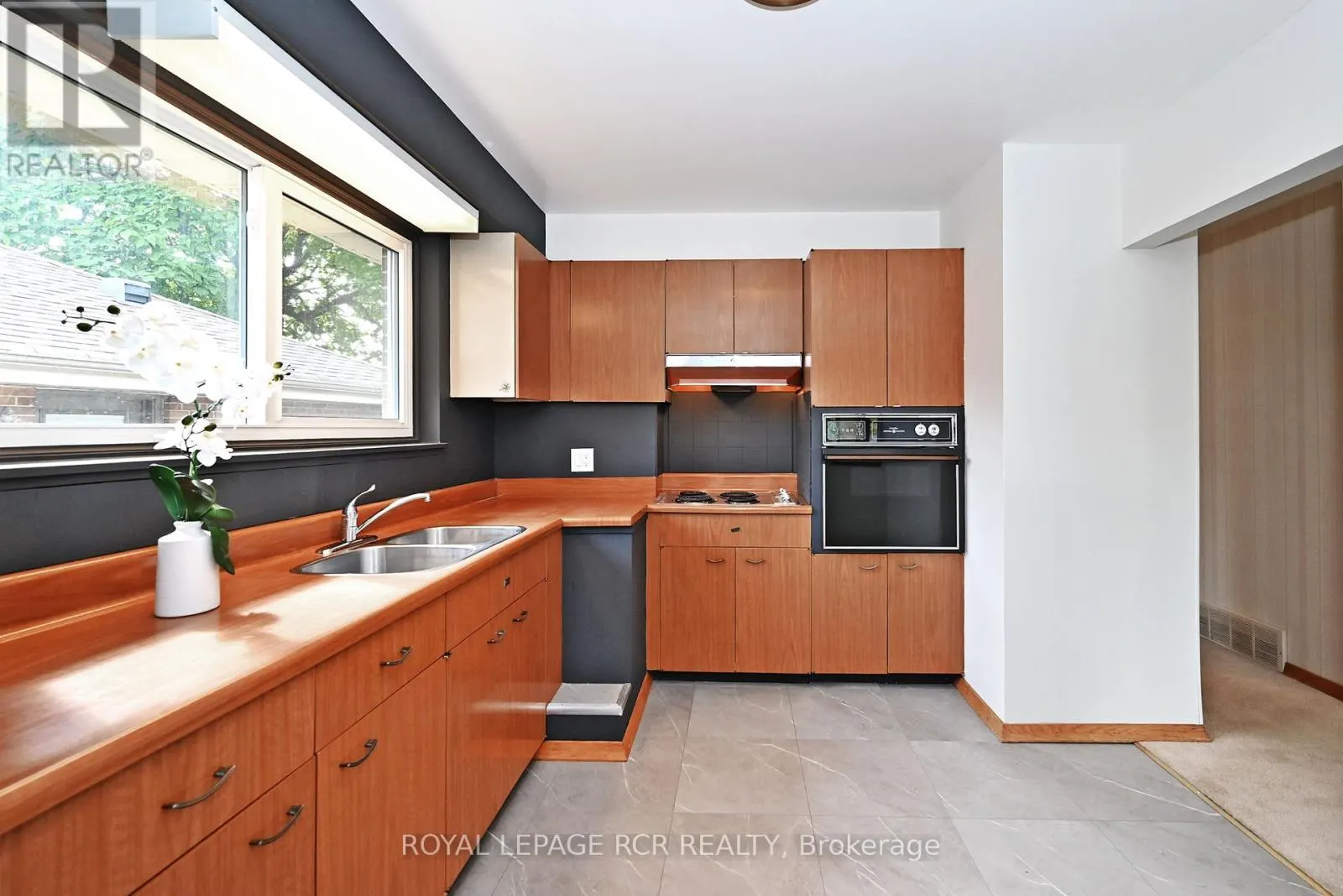16 CATHEDRAL ROAD