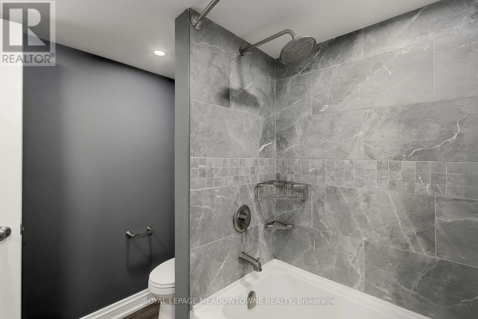 307 QUEEN STREET S