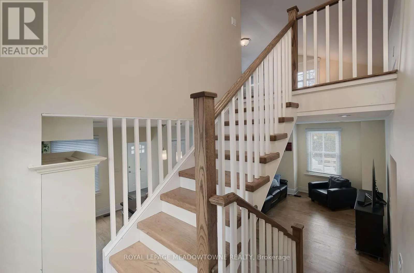 307 QUEEN STREET S