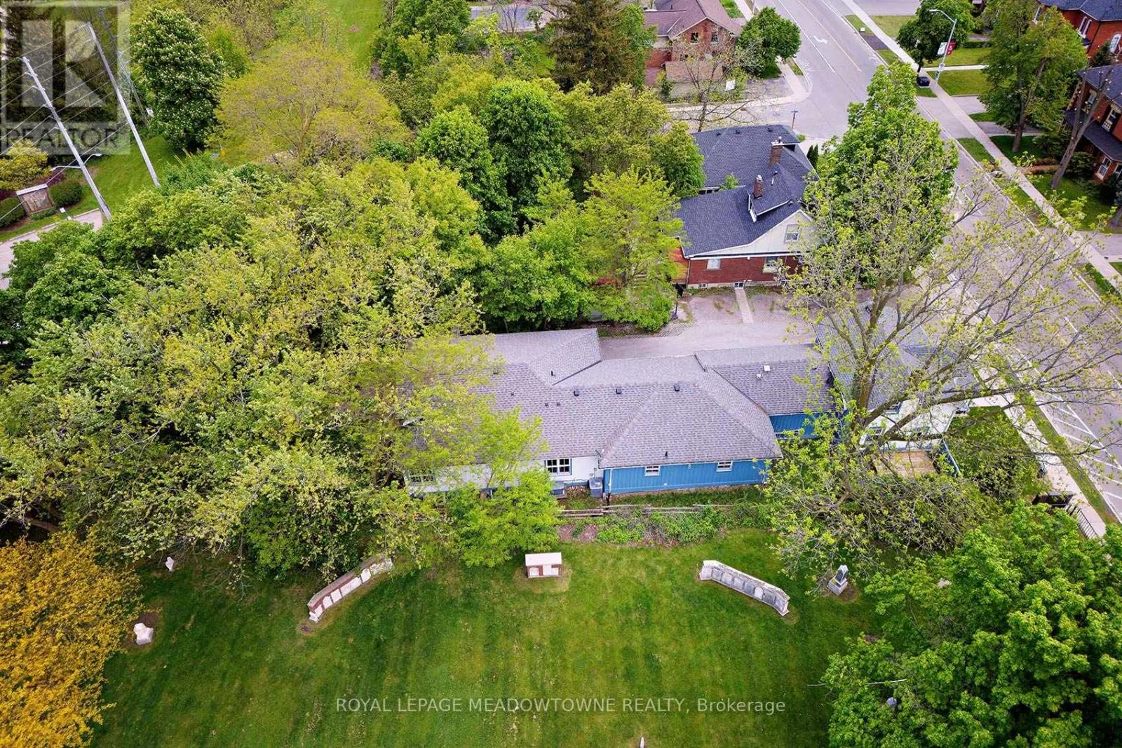 307 QUEEN STREET S
