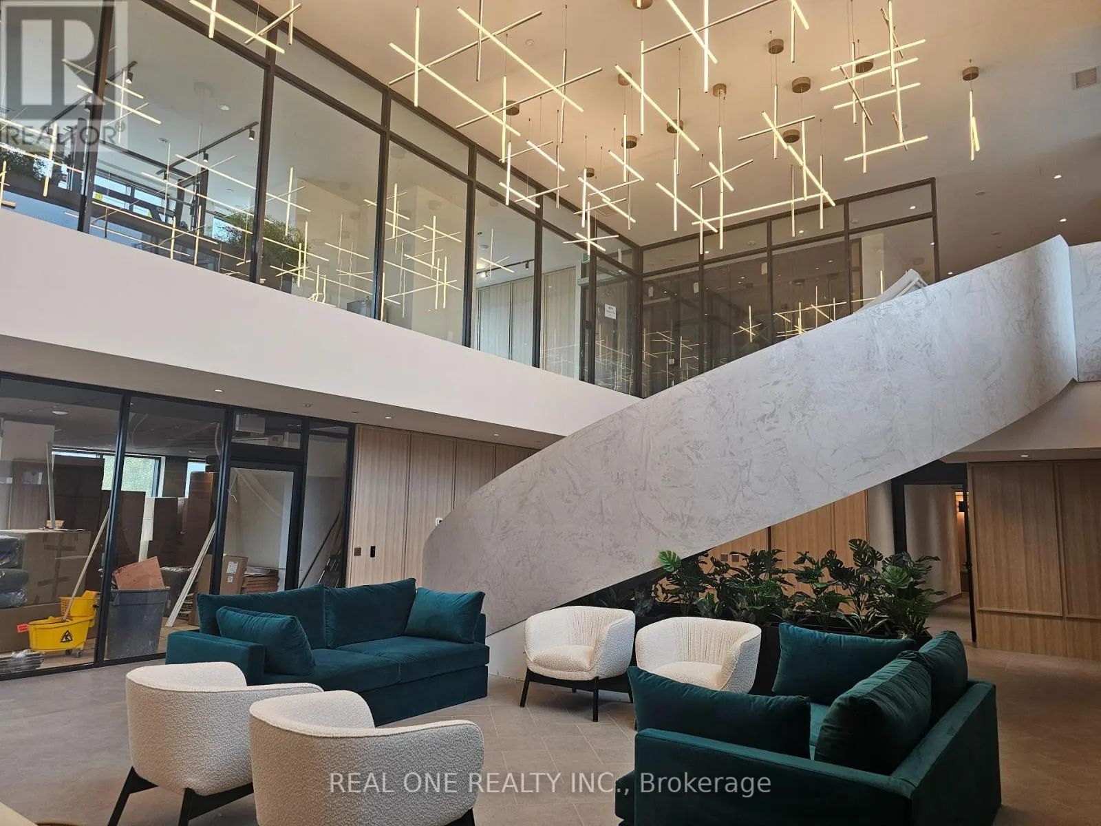 1711 - 3079 TRAFALGAR ROAD