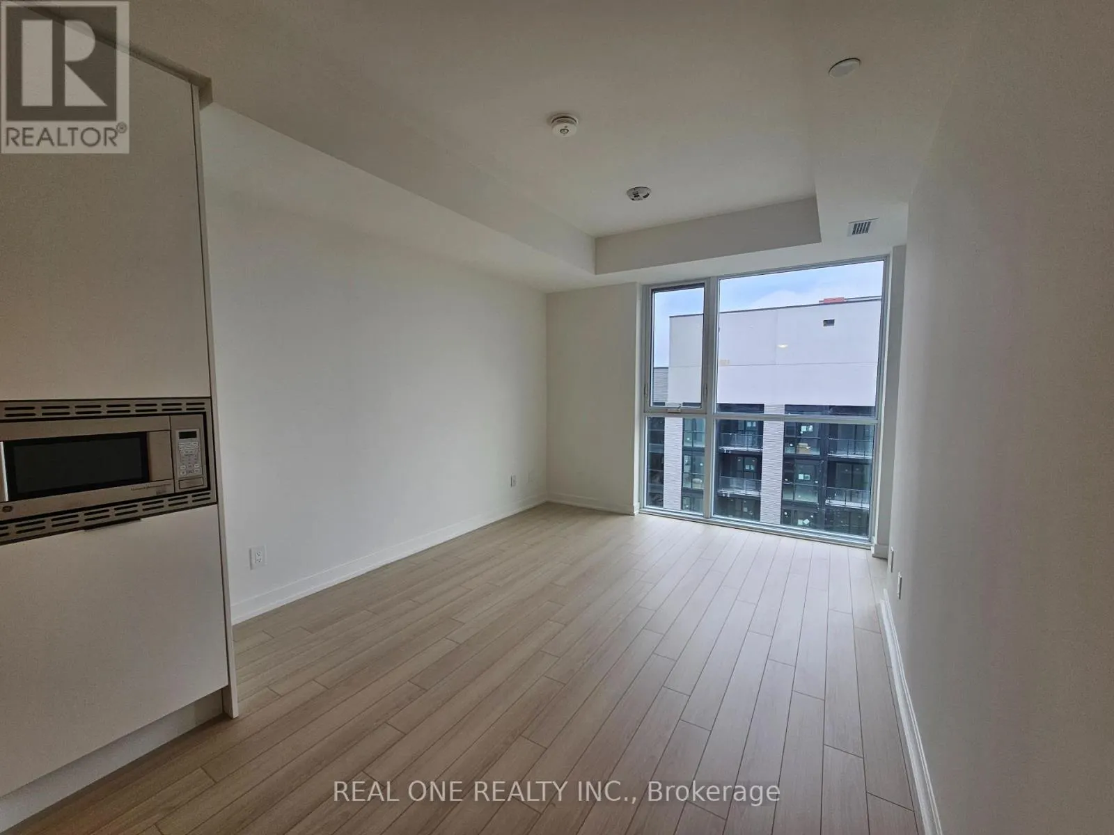 1711 - 3079 TRAFALGAR ROAD