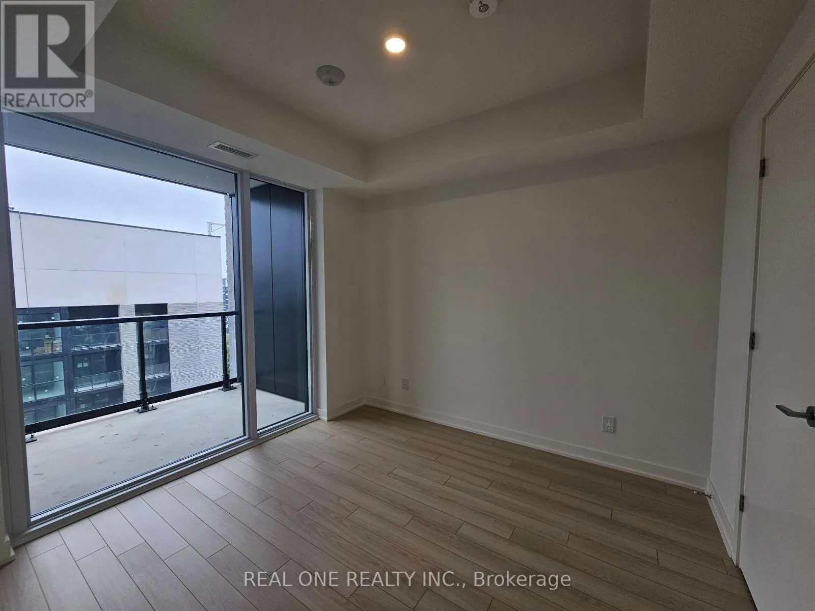 1711 - 3079 TRAFALGAR ROAD