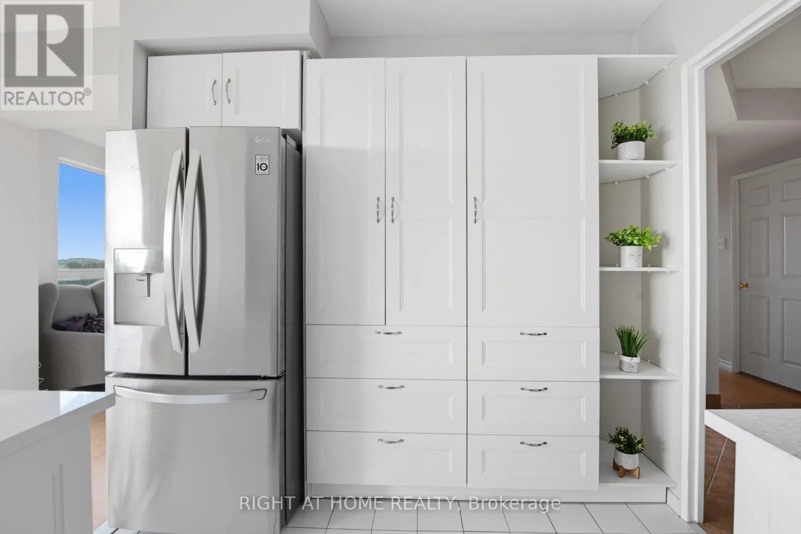 909 - 2155 BURNHAMTHORPE ROAD W
