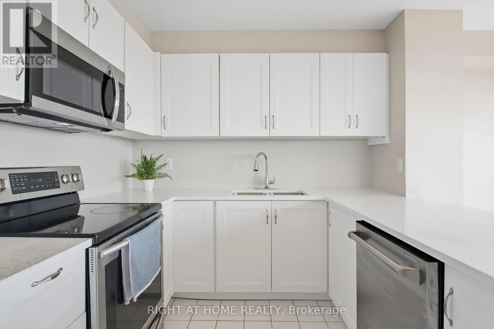 909 - 2155 BURNHAMTHORPE ROAD W