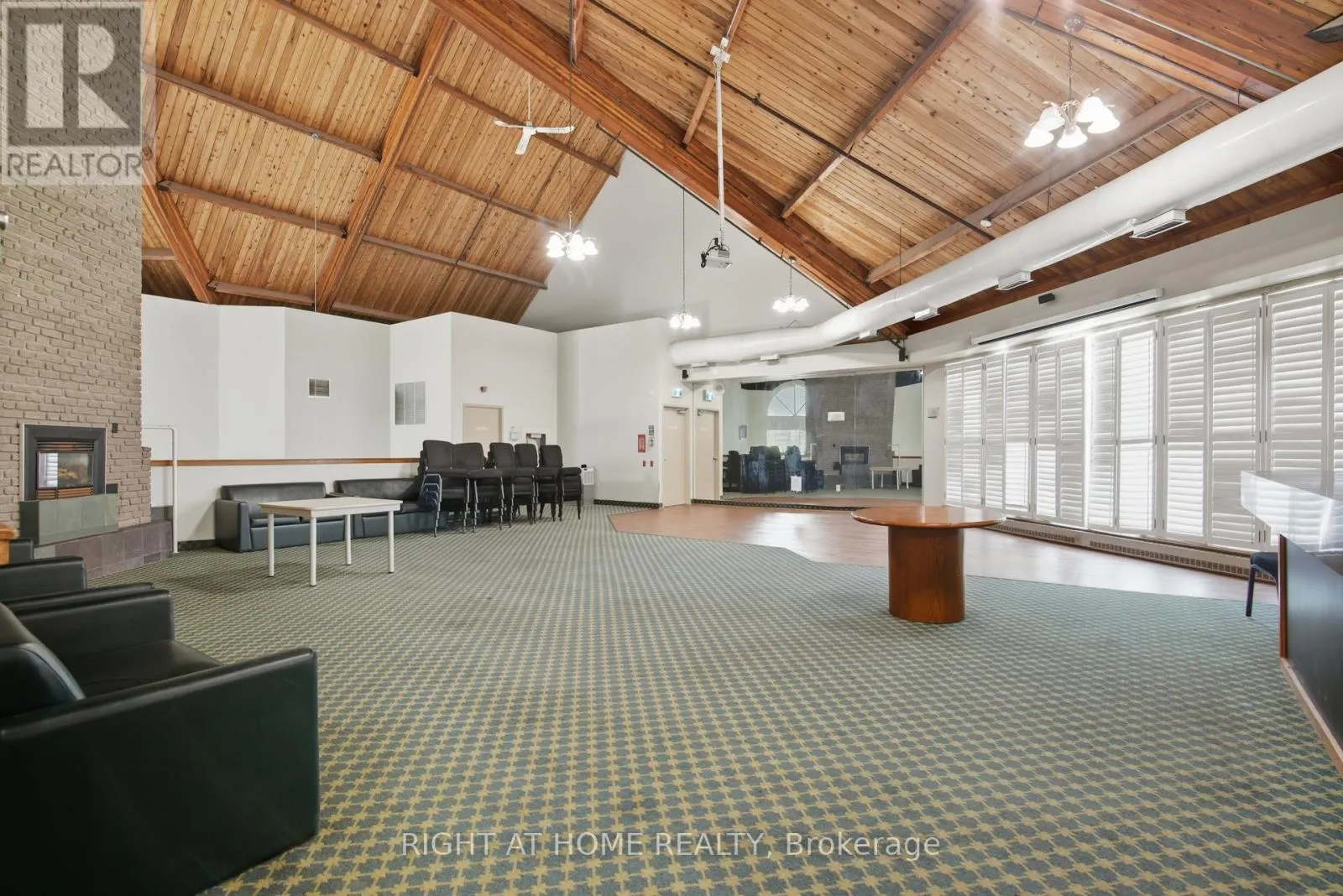 909 - 2155 BURNHAMTHORPE ROAD W