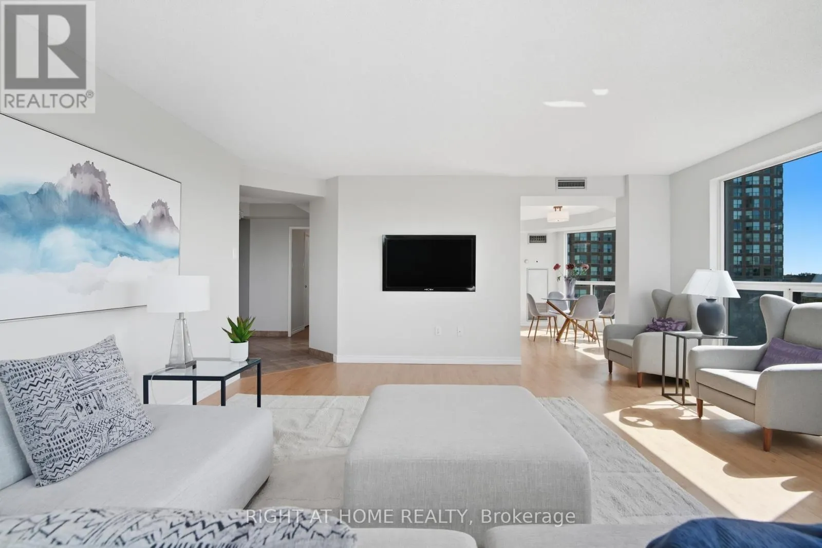 909 - 2155 BURNHAMTHORPE ROAD W