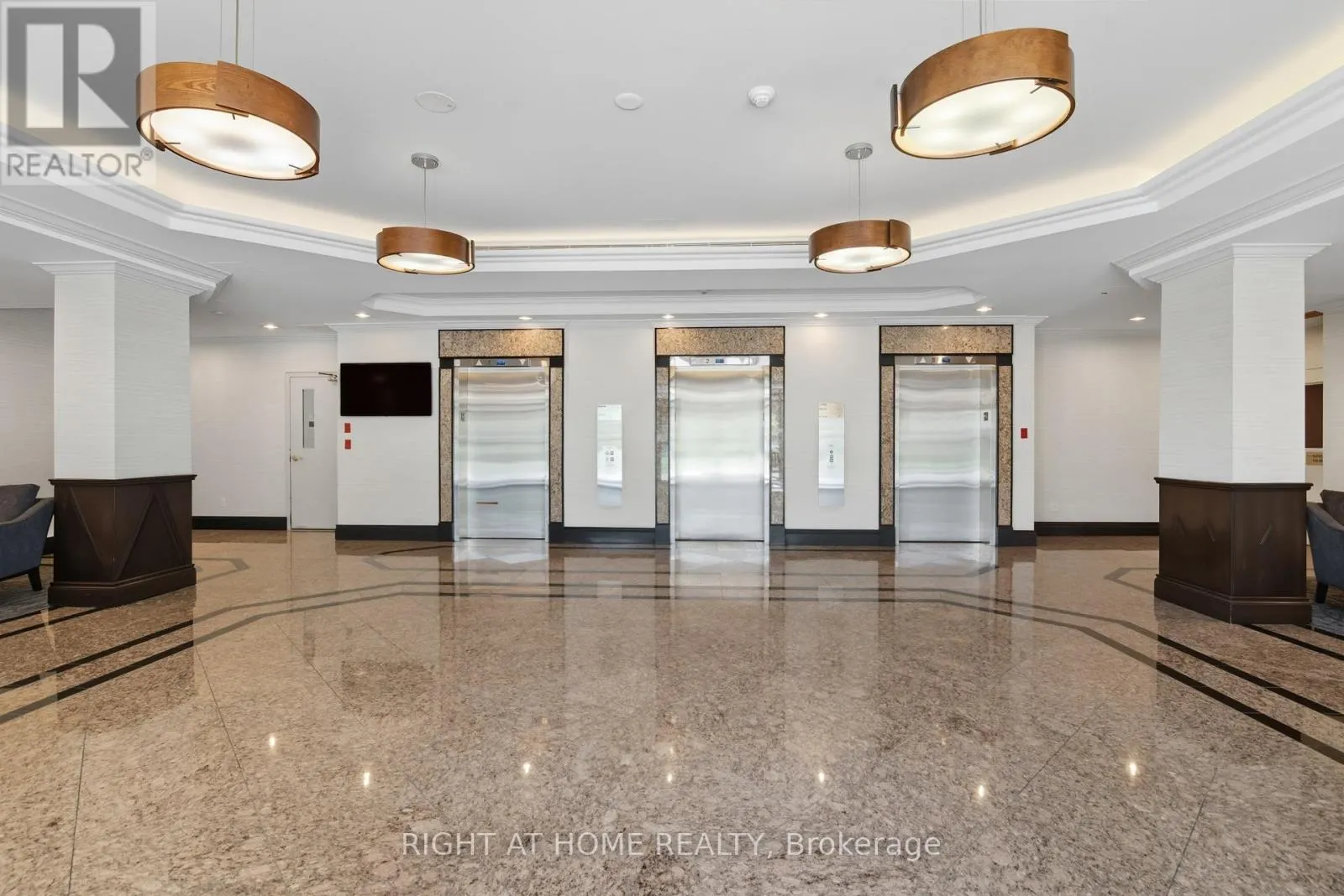 909 - 2155 BURNHAMTHORPE ROAD W