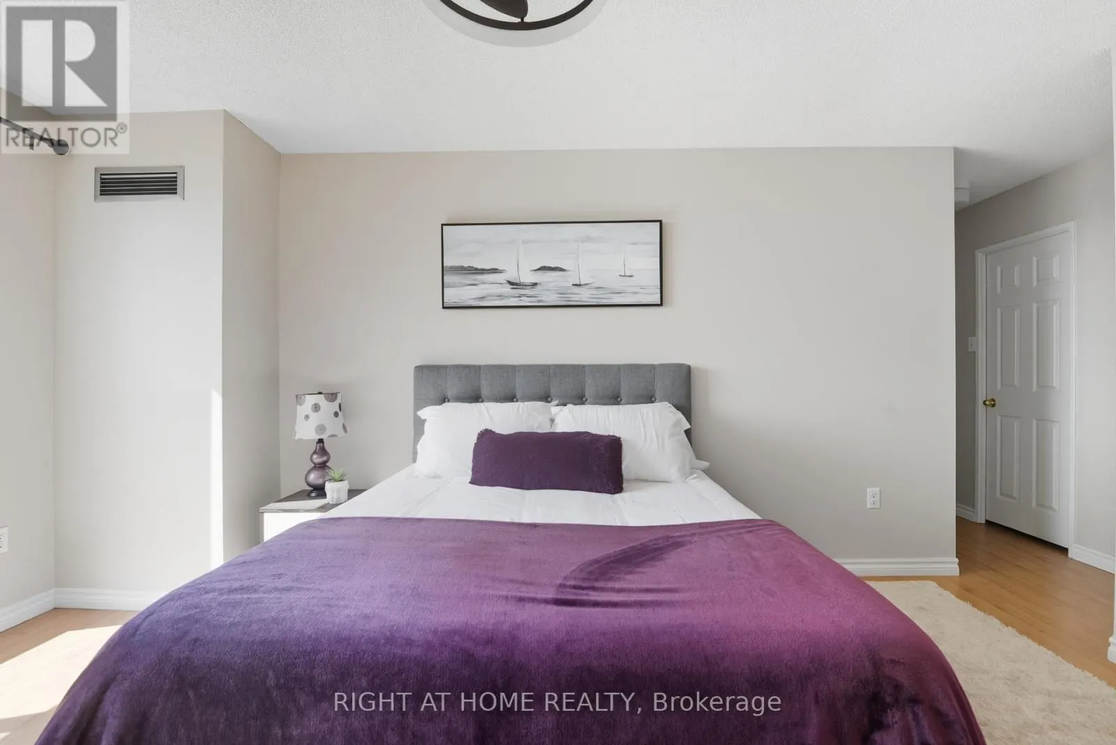 909 - 2155 BURNHAMTHORPE ROAD W