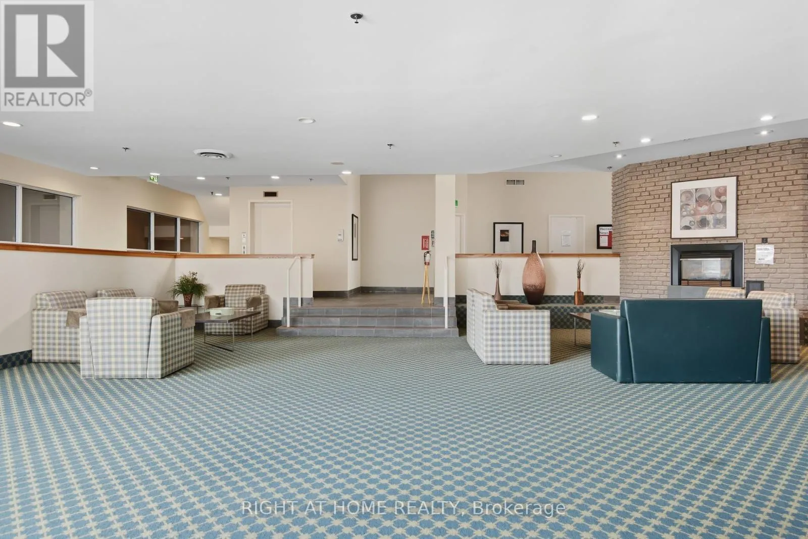 909 - 2155 BURNHAMTHORPE ROAD W