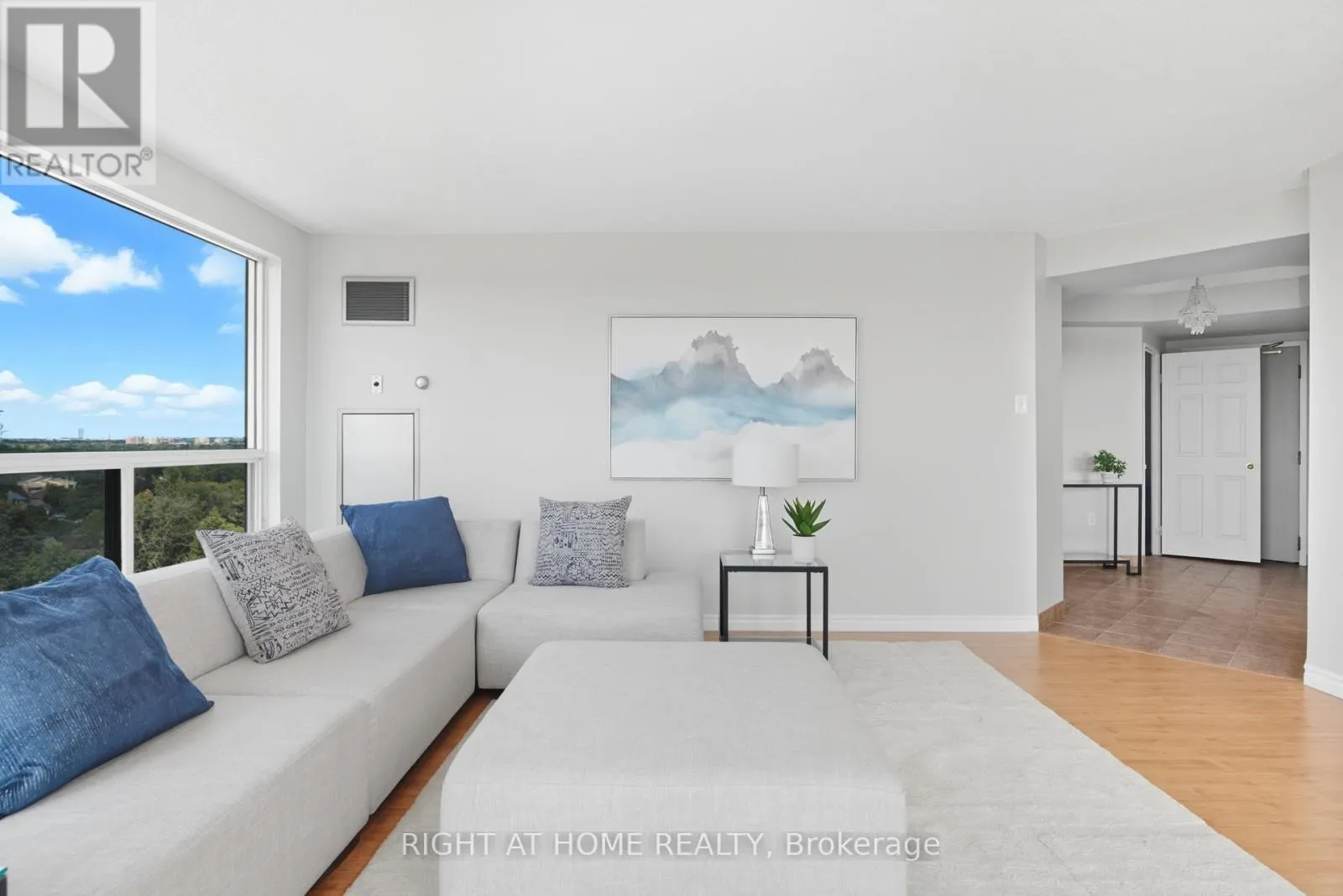 909 - 2155 BURNHAMTHORPE ROAD W