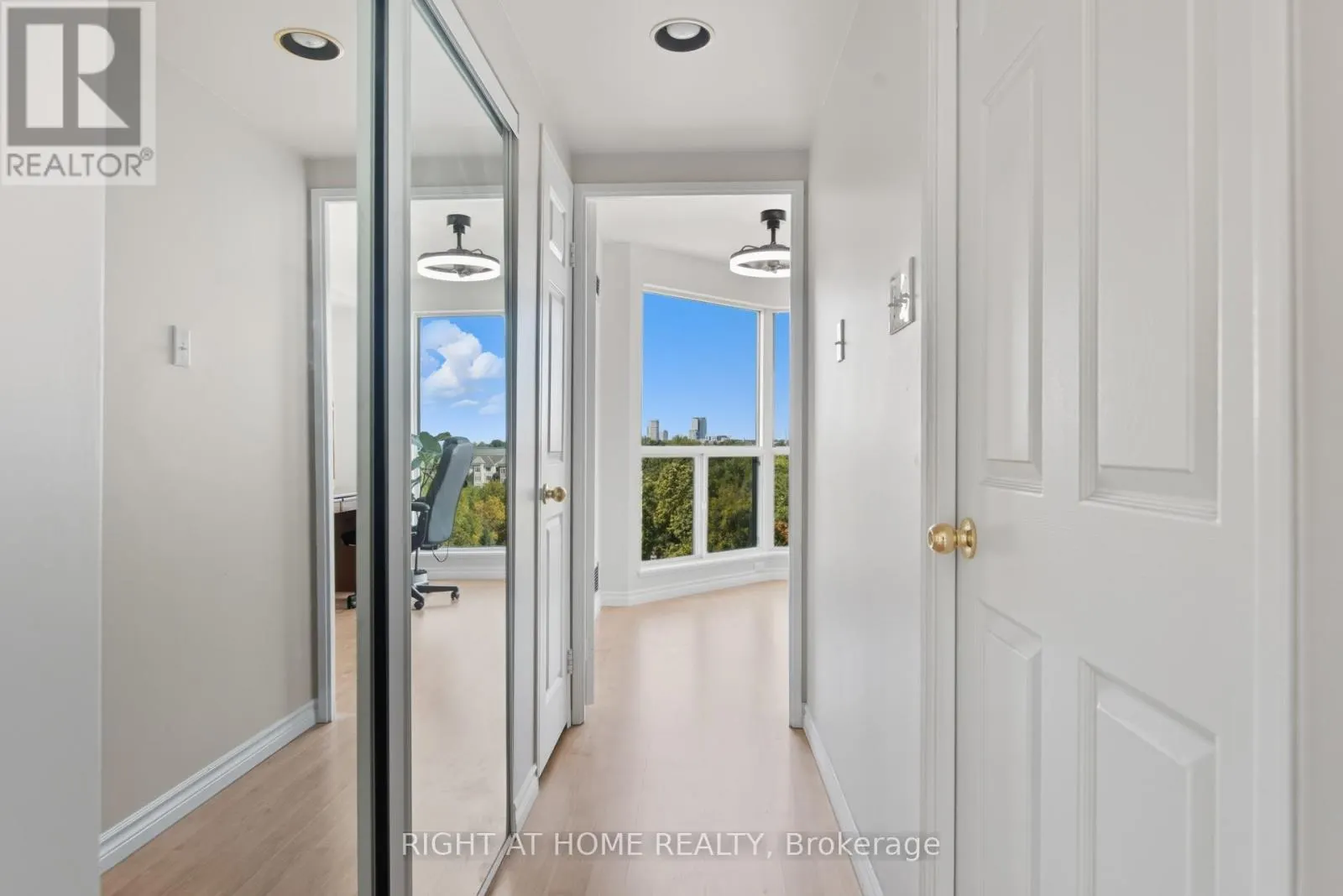 909 - 2155 BURNHAMTHORPE ROAD W