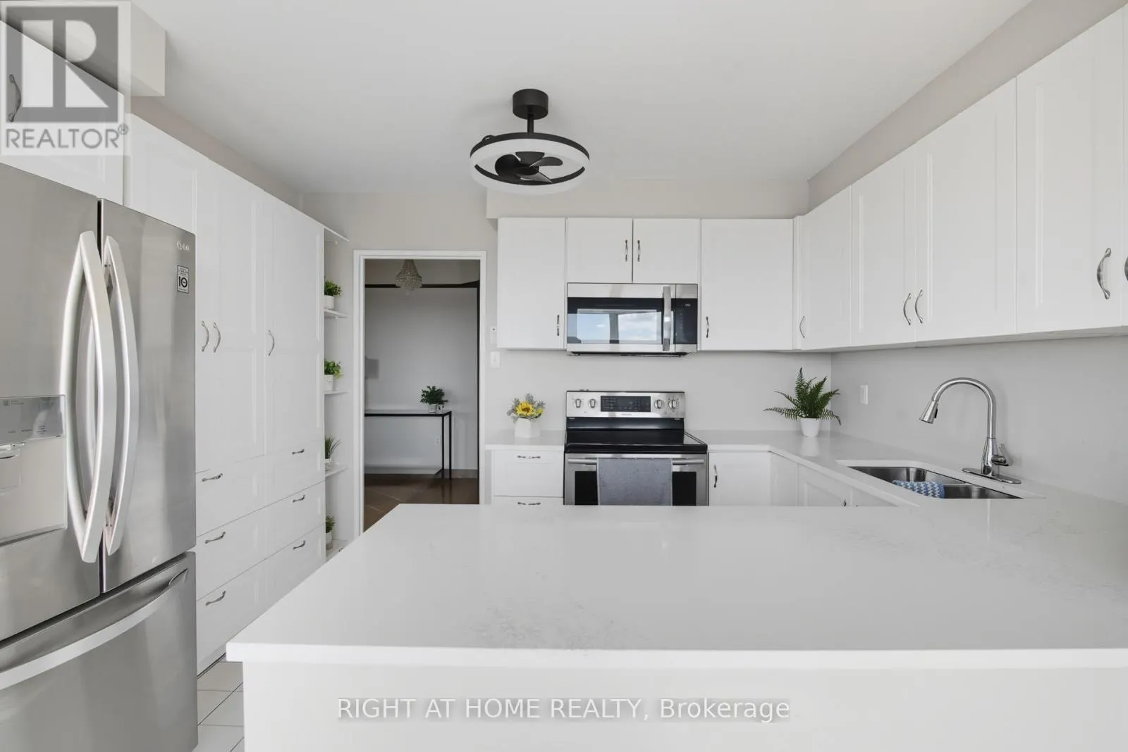 909 - 2155 BURNHAMTHORPE ROAD W