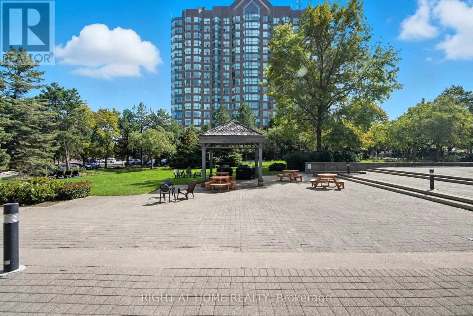 909 - 2155 BURNHAMTHORPE ROAD W