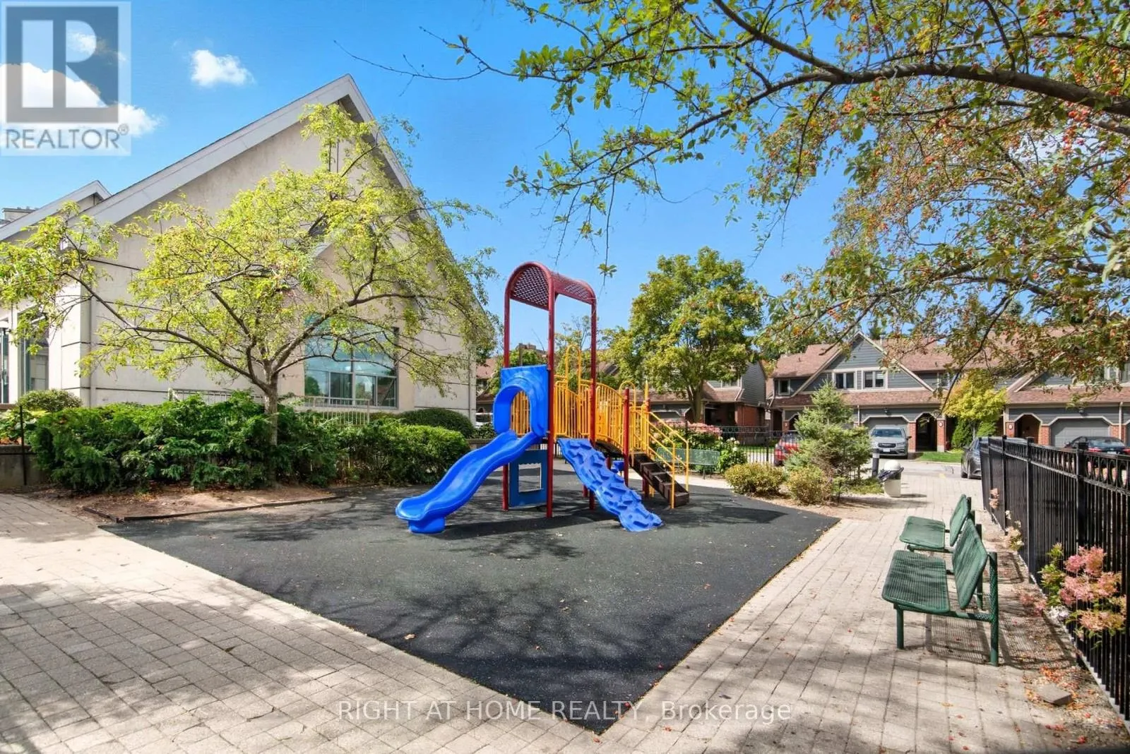 909 - 2155 BURNHAMTHORPE ROAD W