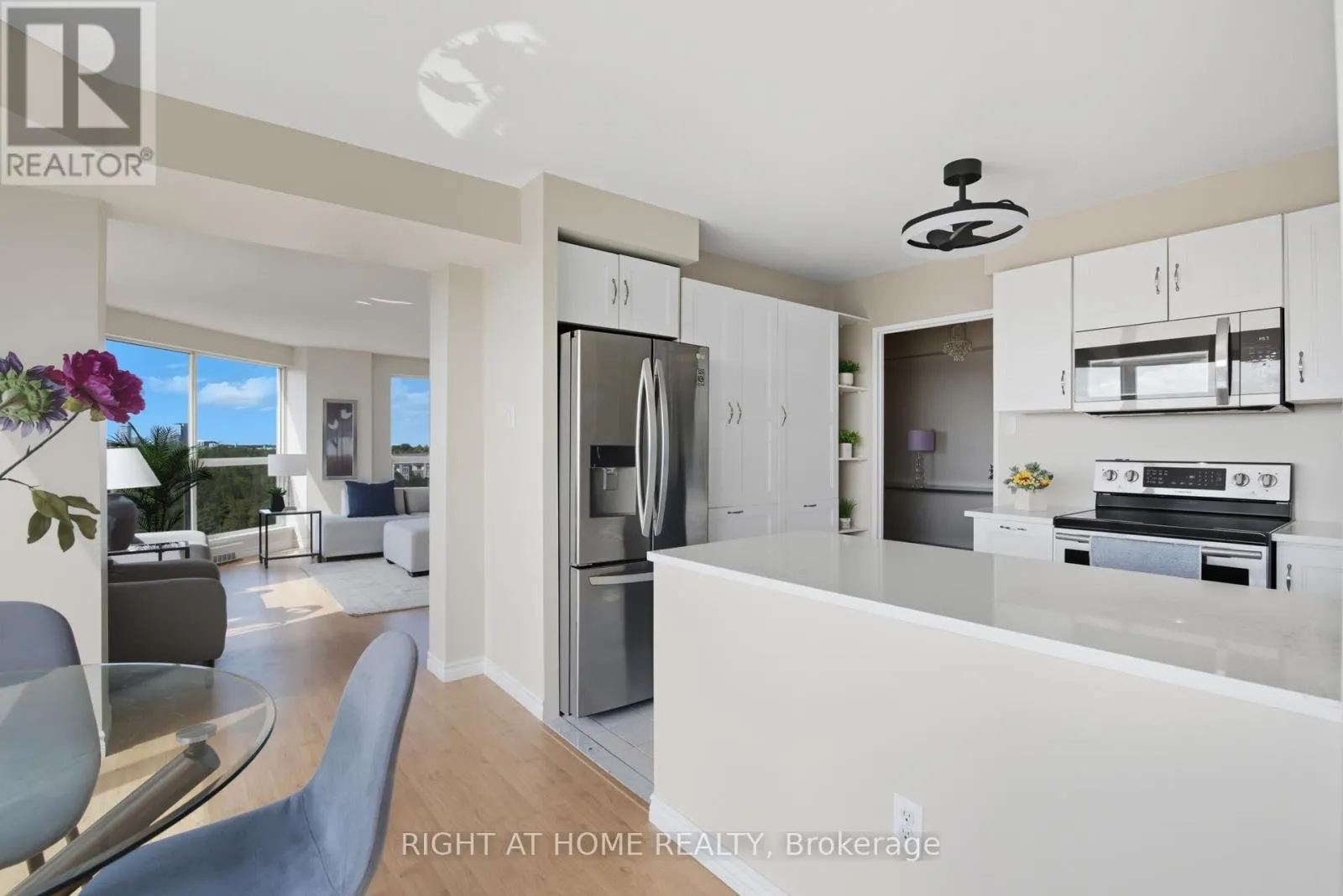 909 - 2155 BURNHAMTHORPE ROAD W