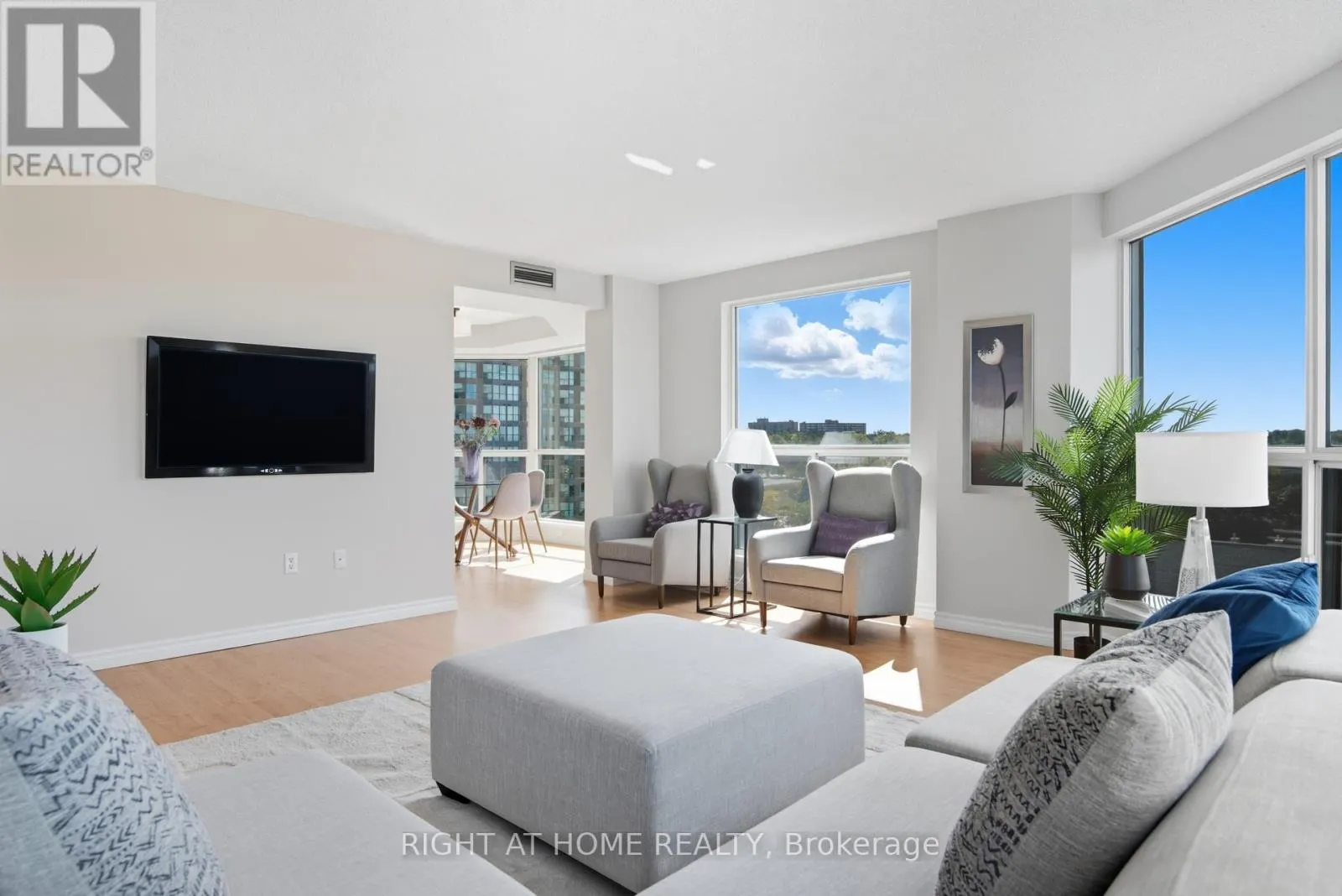 909 - 2155 BURNHAMTHORPE ROAD W