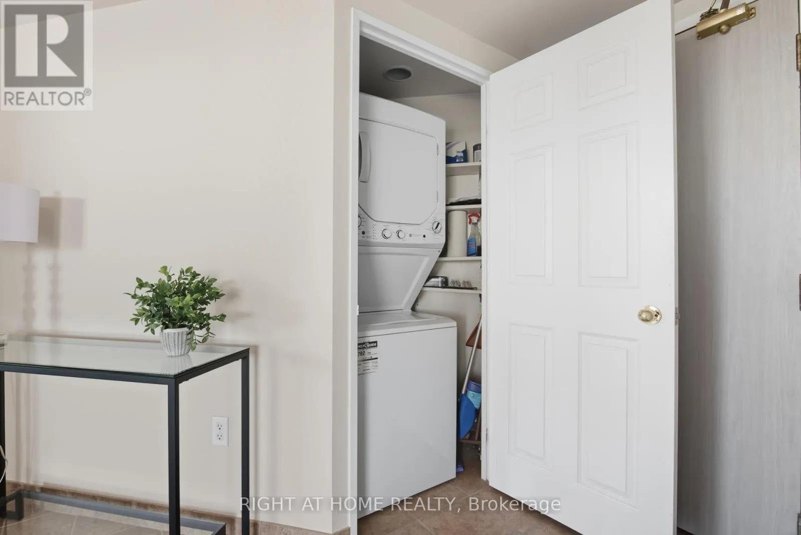 909 - 2155 BURNHAMTHORPE ROAD W