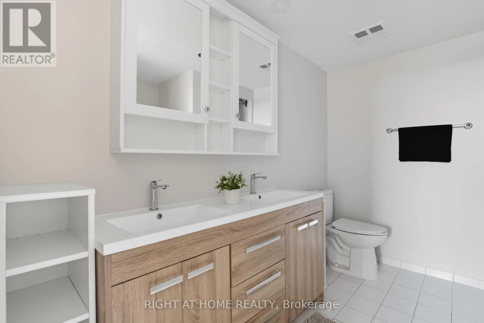 909 - 2155 BURNHAMTHORPE ROAD W