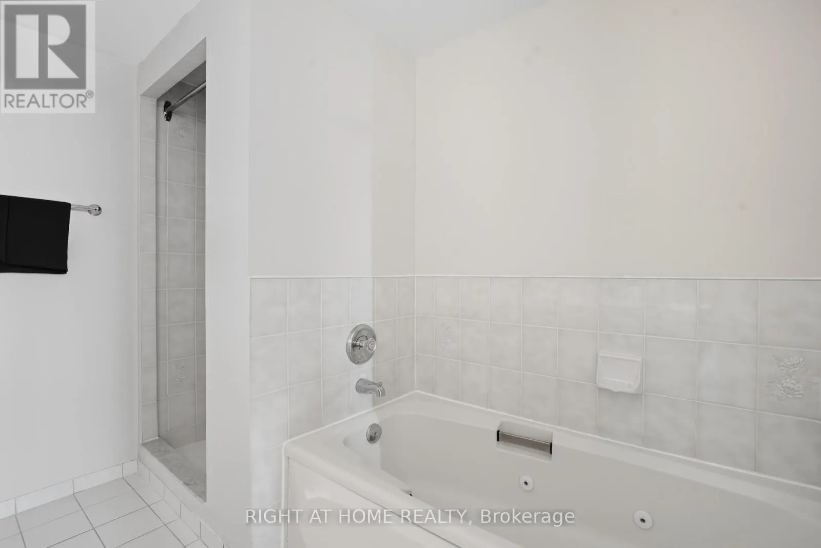 909 - 2155 BURNHAMTHORPE ROAD W