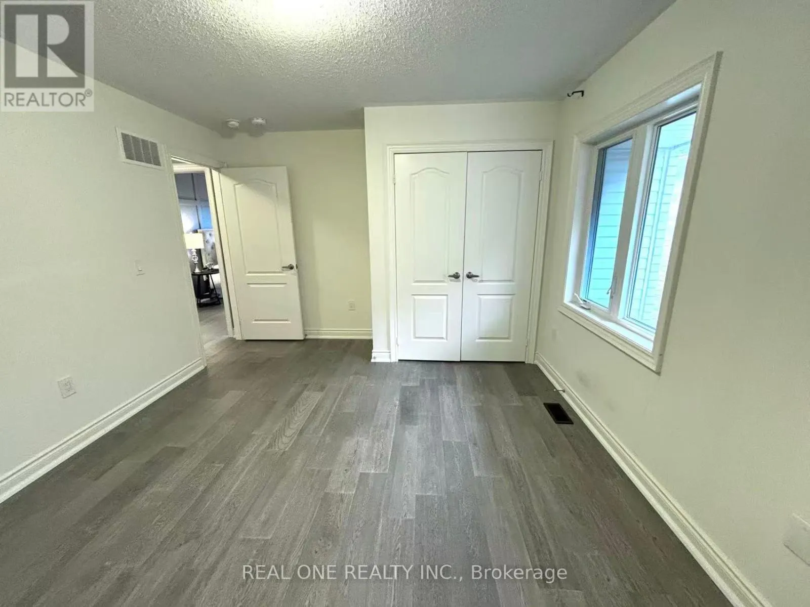 1543 LEGER WAY