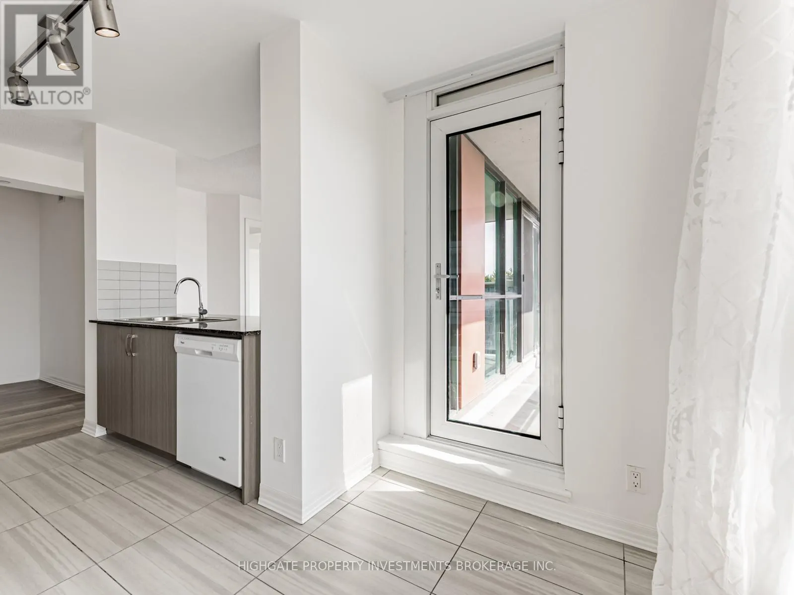 512 - 80 ESTHER LORRIE DRIVE