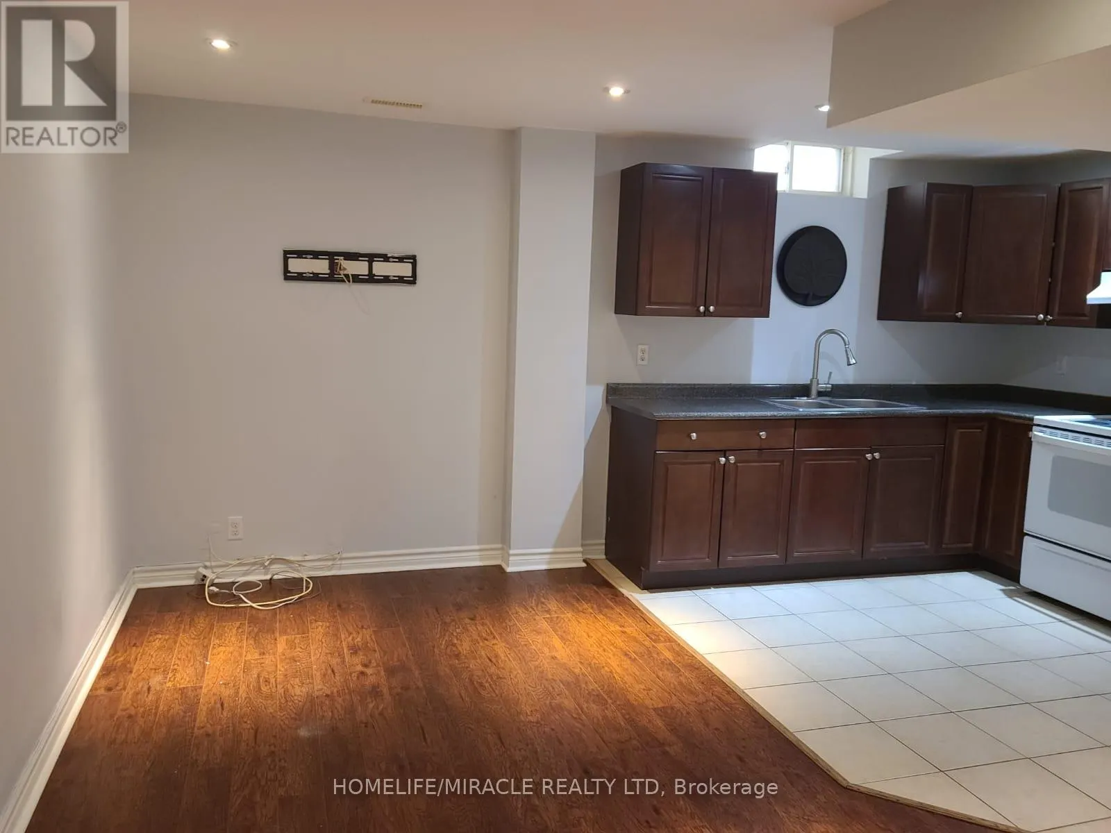 11 HEATHBROOK AVENUE