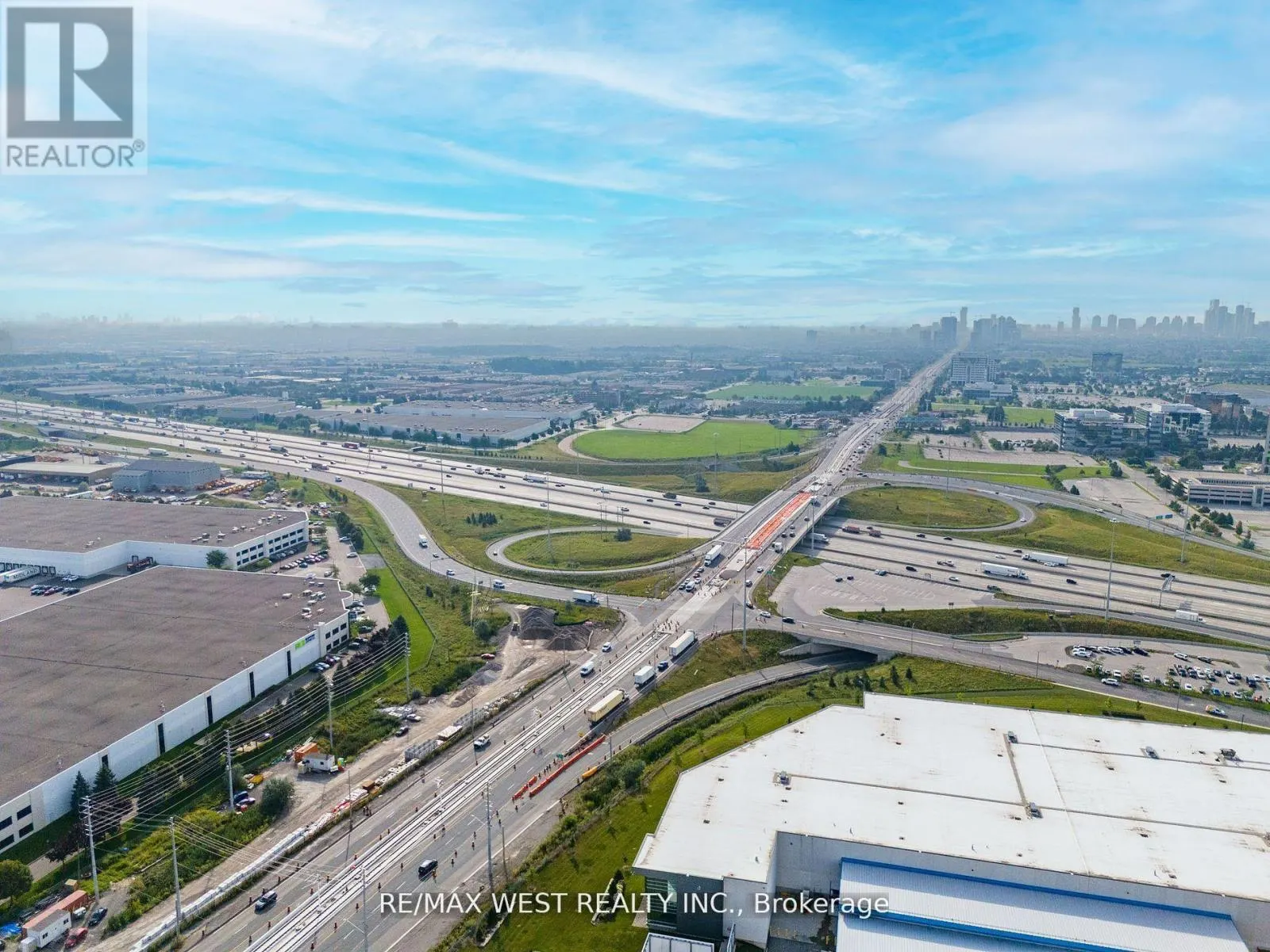 2 - 90 COURTNEYPARK DRIVE E