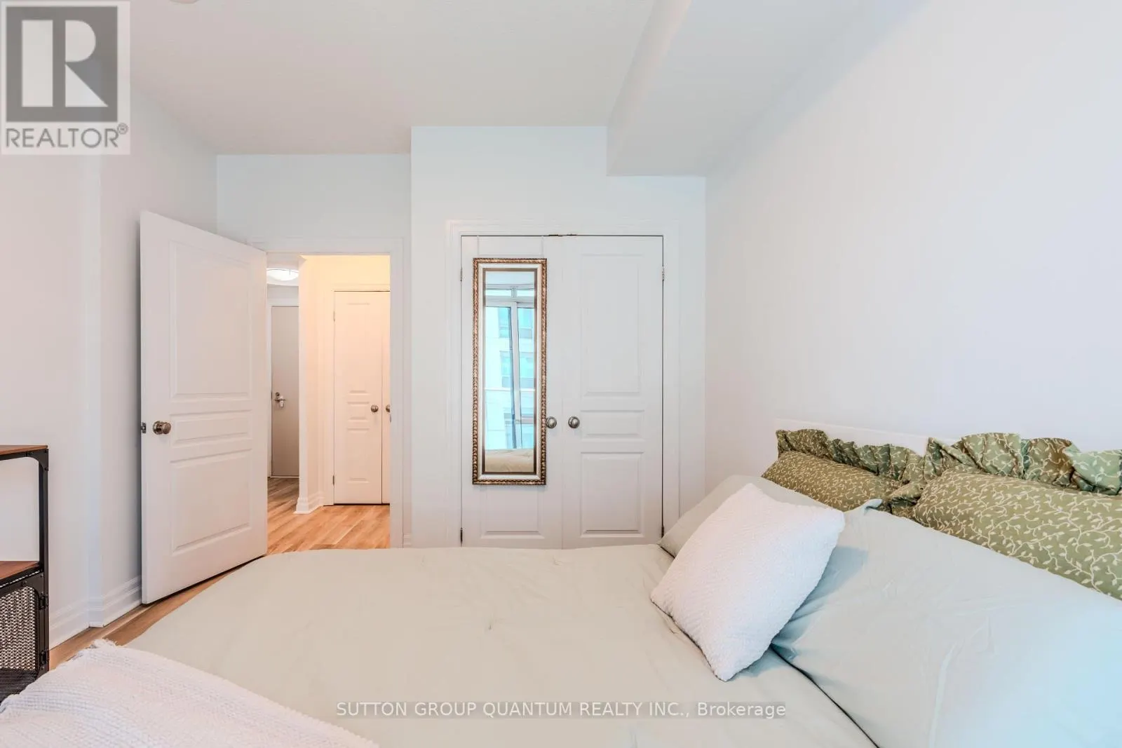 706 - 2087 LAKE SHORE BOULEVARD W