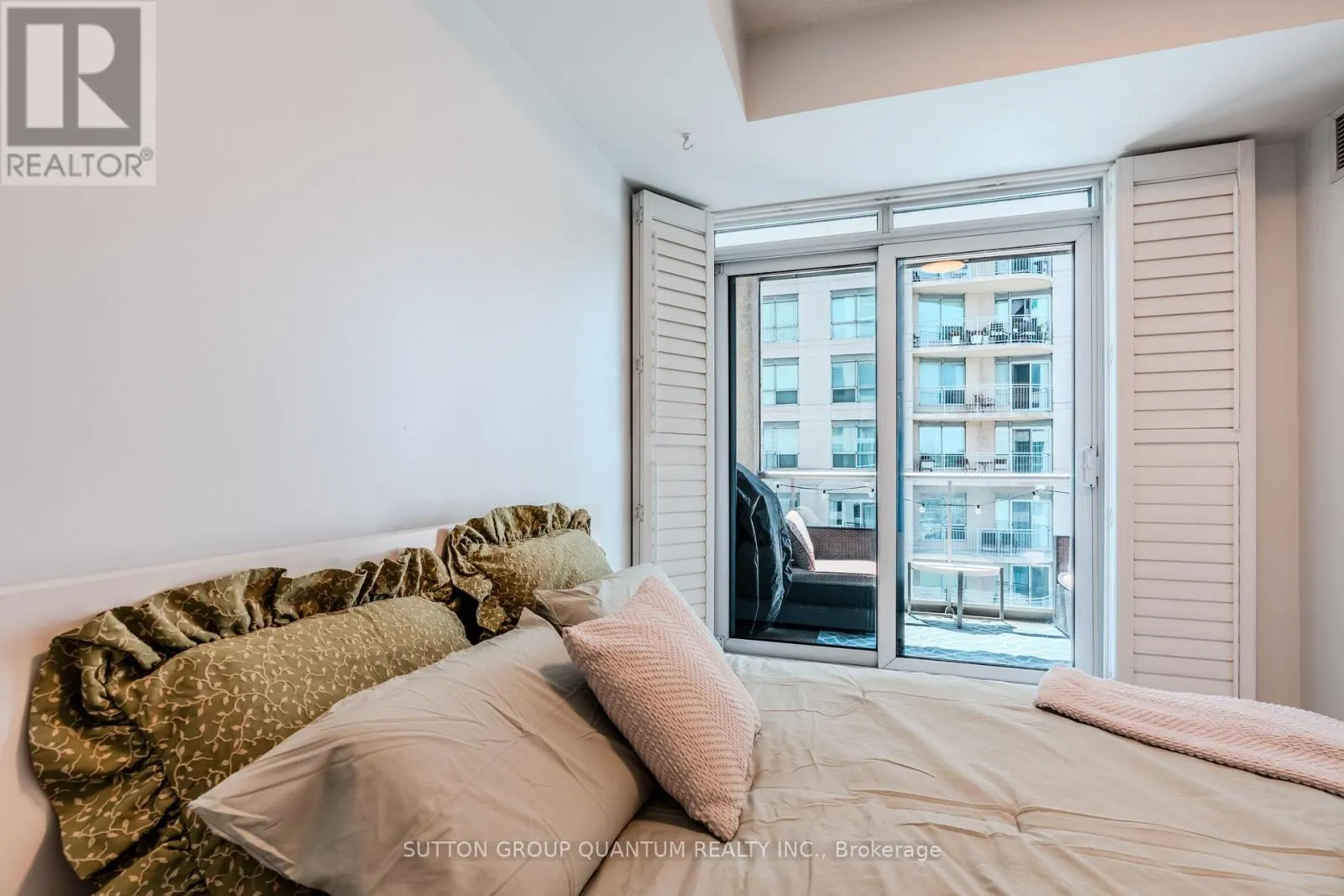 706 - 2087 LAKE SHORE BOULEVARD W