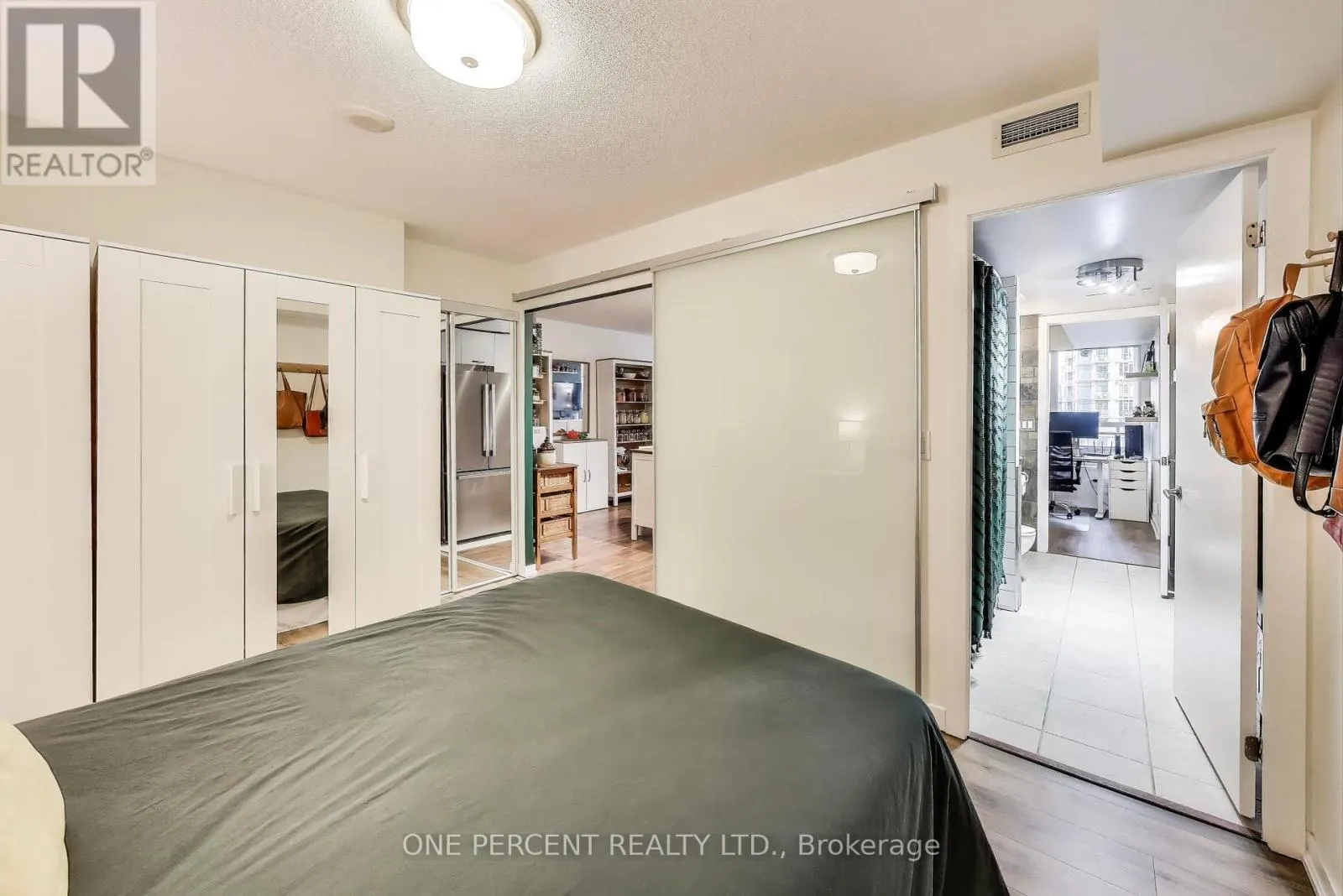 723 - 38 JOE SHUSTER WAY