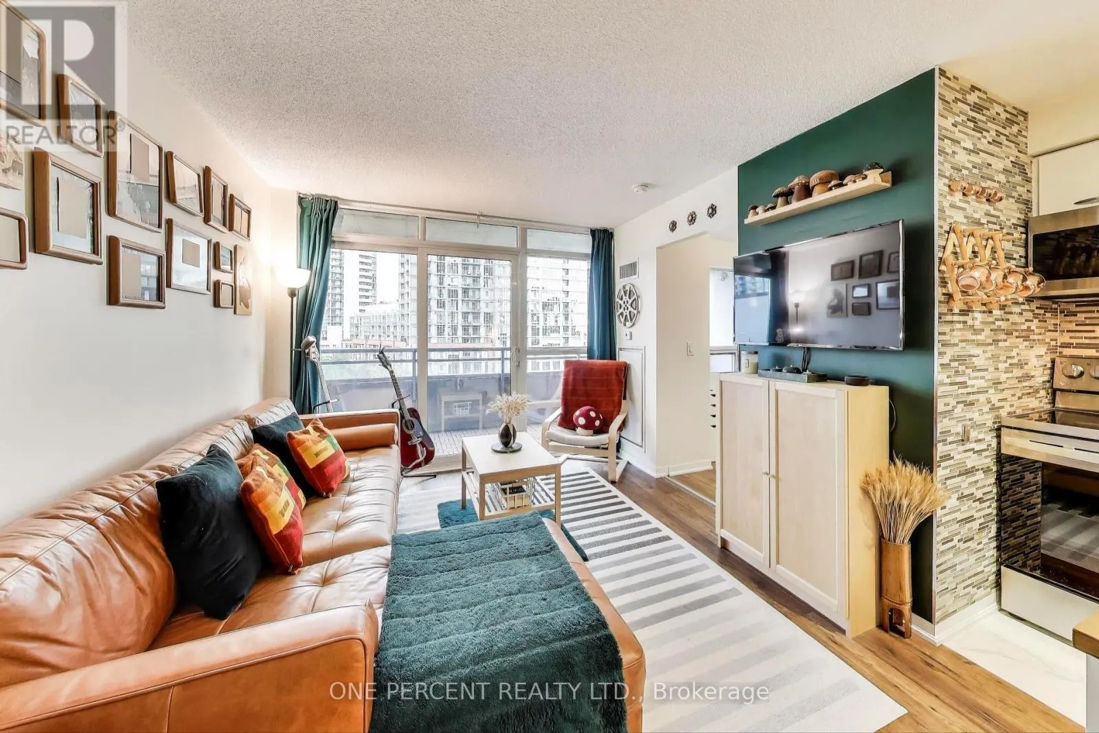 723 - 38 JOE SHUSTER WAY
