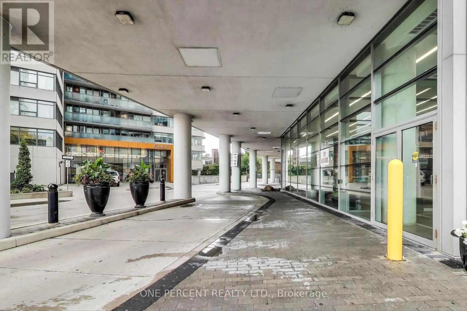 723 - 38 JOE SHUSTER WAY
