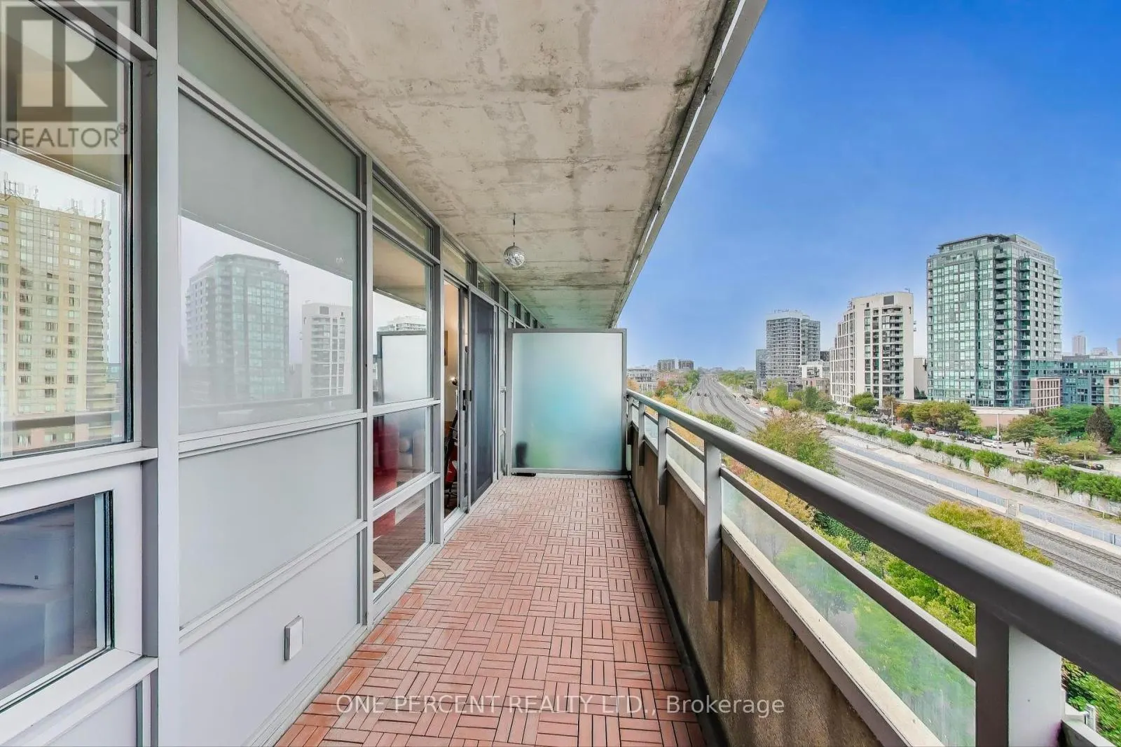 723 - 38 JOE SHUSTER WAY
