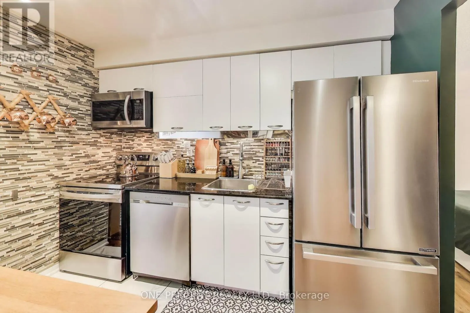 723 - 38 JOE SHUSTER WAY
