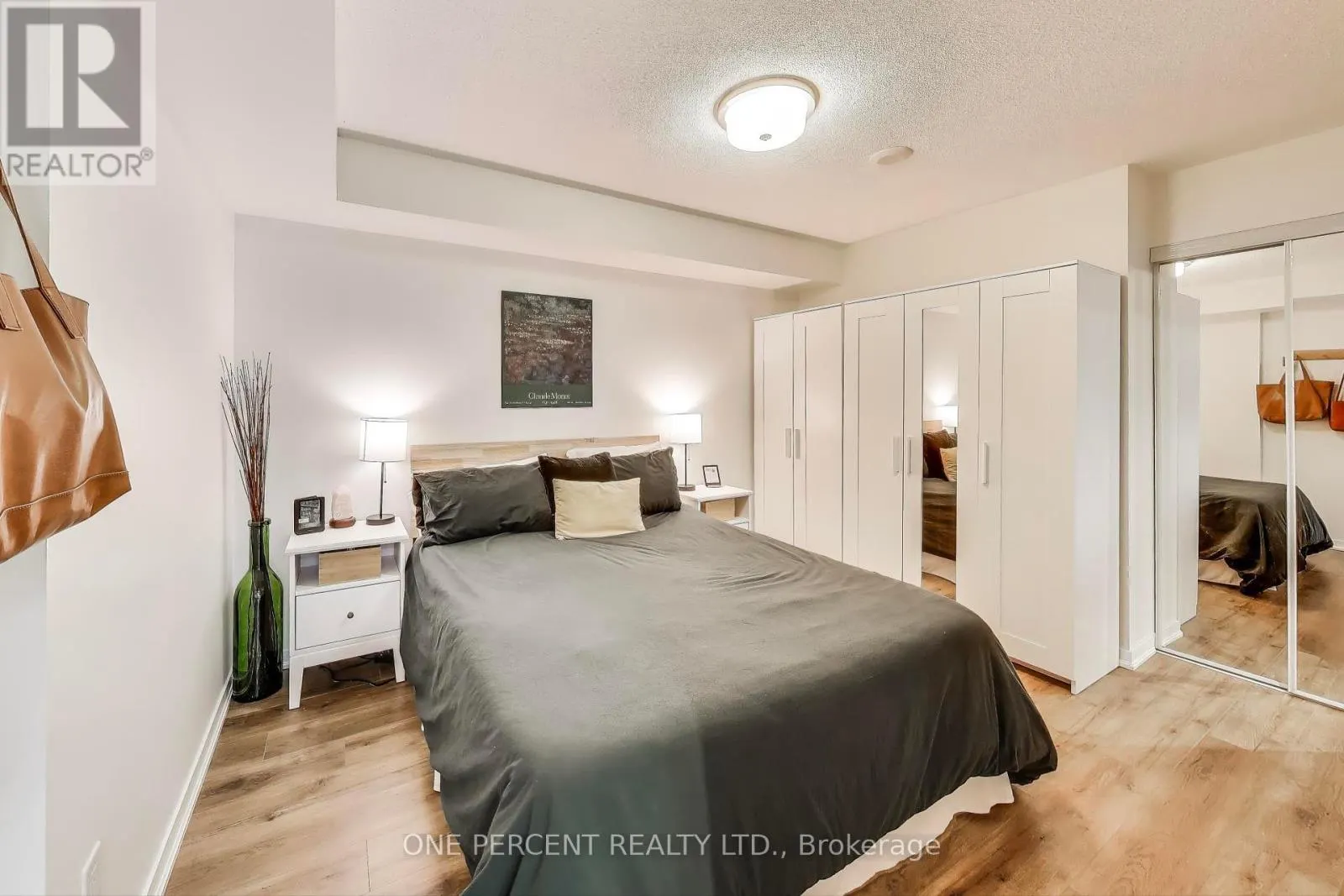 723 - 38 JOE SHUSTER WAY